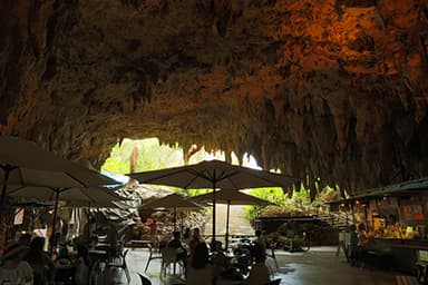 洞窟カフェは心を整える空間